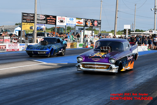 Andy Mears - 'Dragon Slayer' (right lane) 
vs Alex Barker - 'Back in Black' (left lane)